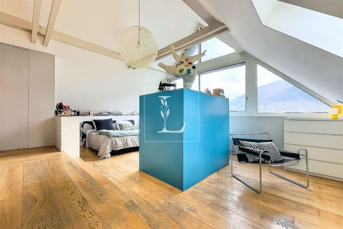 Image No.11-5 Bed Property for sale