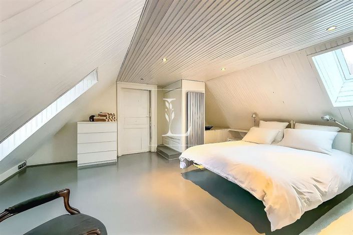 Image No.17-5 Bed Property for sale