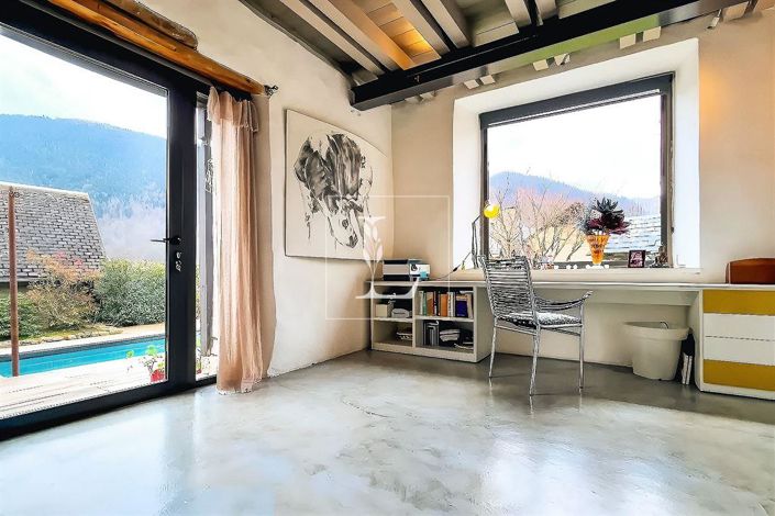 Image No.9-5 Bed Property for sale