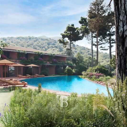 Image No.2-8 Bed House for sale