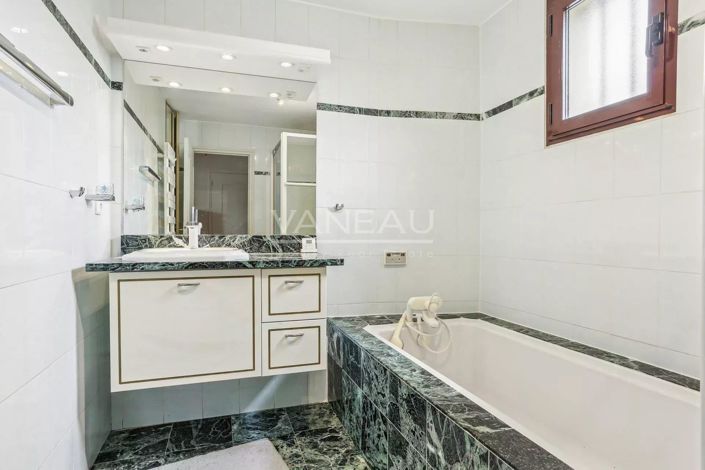 Image No.14-3 Bed House for sale