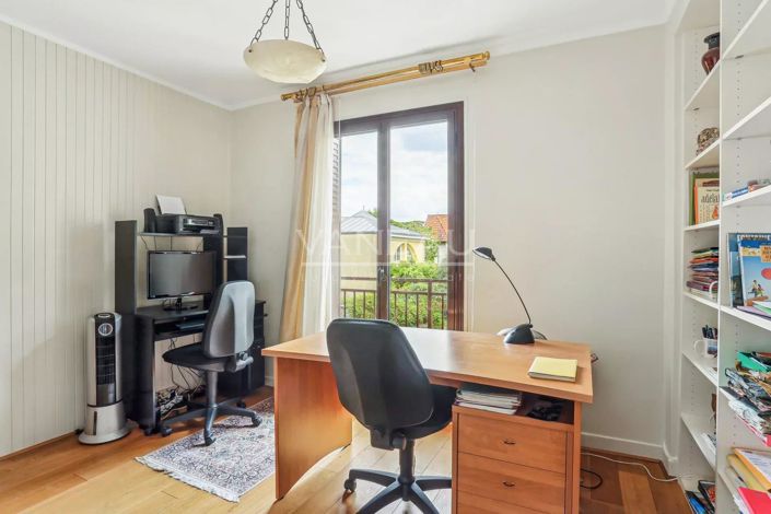 Image No.15-3 Bed House for sale