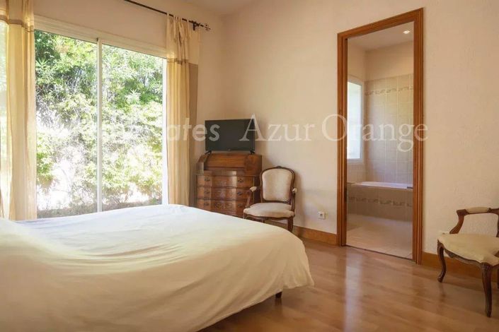 Image No.16-6 Bed House for sale