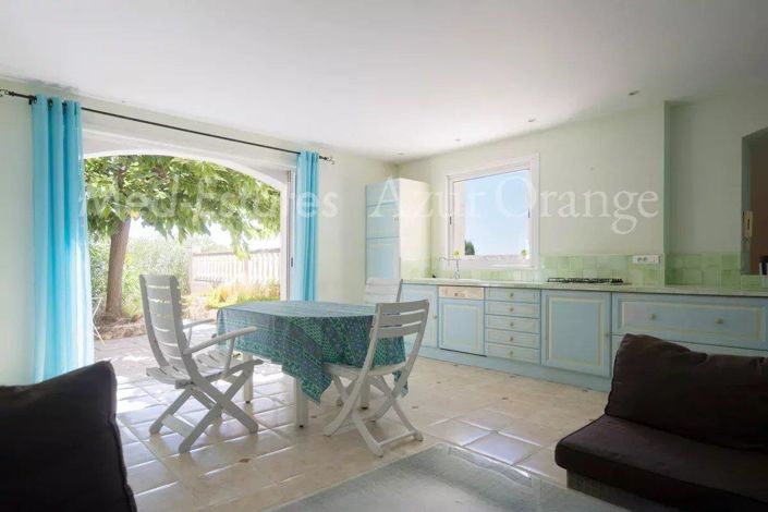 Image No.24-6 Bed House for sale