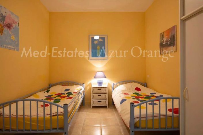 Image No.27-6 Bed House for sale