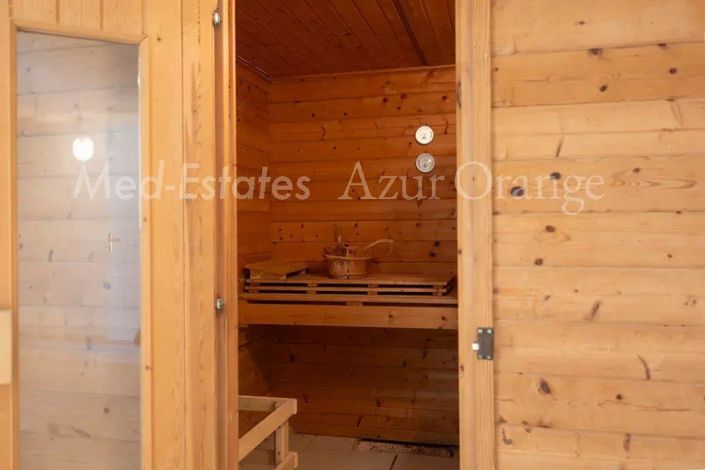 Image No.32-6 Bed House for sale