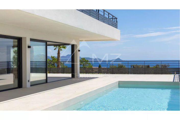 Image No.1-7 Bed House for sale
