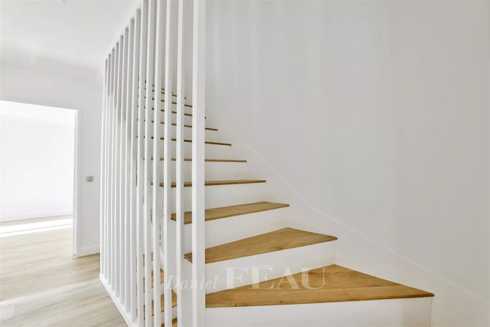 Image No.10-5 Bed House for sale