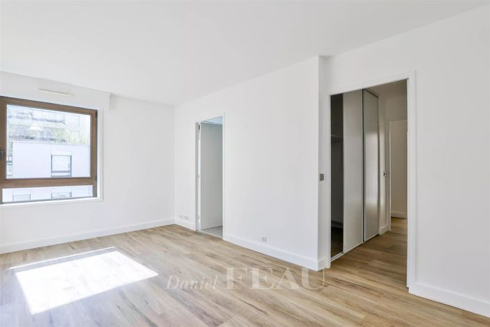 Image No.16-5 Bed House for sale