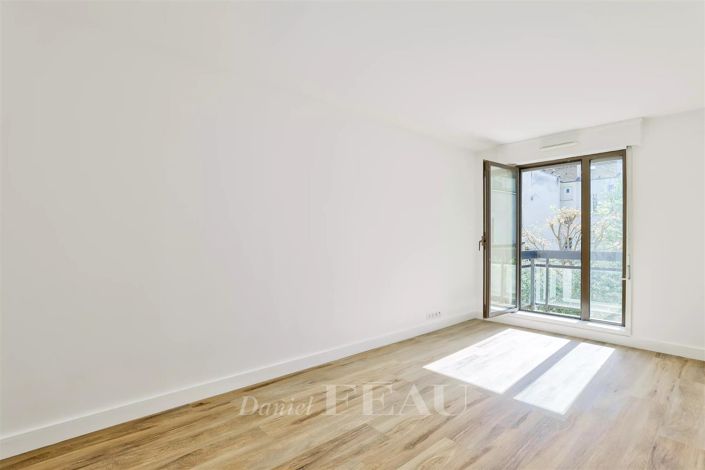 Image No.18-5 Bed House for sale