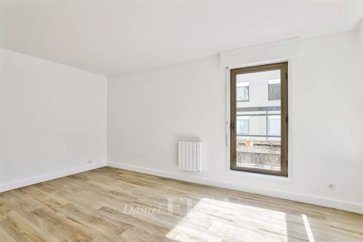 Image No.20-5 Bed House for sale