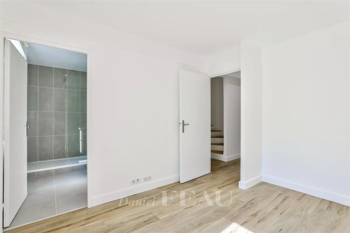 Image No.23-5 Bed House for sale