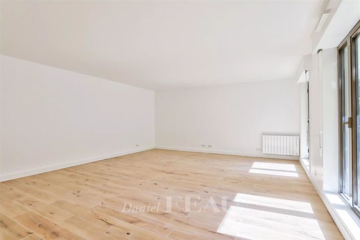 Image No.7-5 Bed House for sale