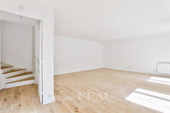 Image No.9-5 Bed House for sale