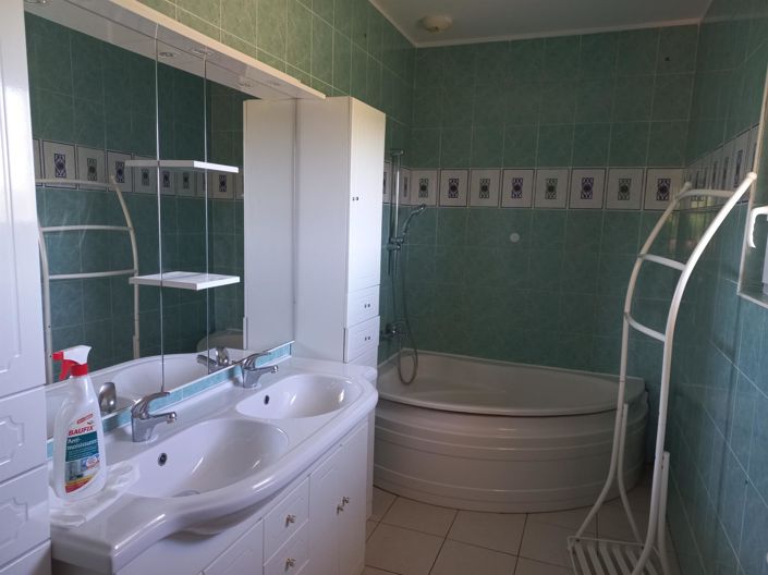 Image No.8-3 Bed House for sale