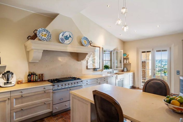 Image No.7-6 Bed House for sale