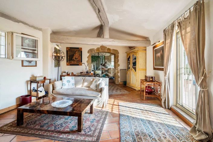 Image No.8-6 Bed House for sale