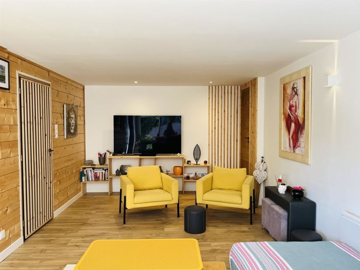 Image No.2-4 Bed House for sale