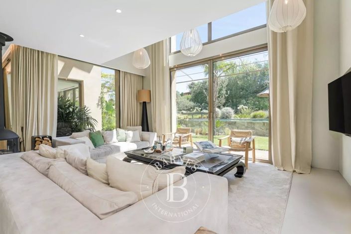 Image No.11-7 Bed House for sale