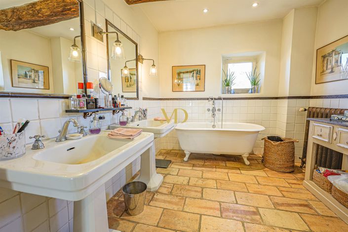 Image No.50-7 Bed House for sale