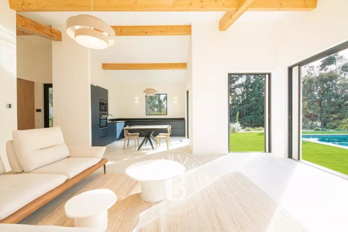 Image No.11-3 Bed House for sale