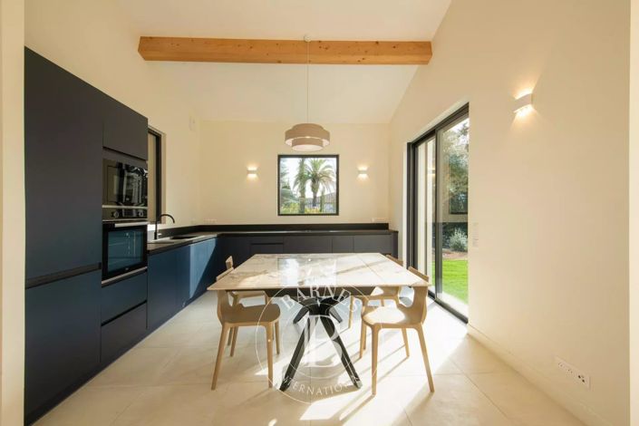 Image No.12-3 Bed House for sale