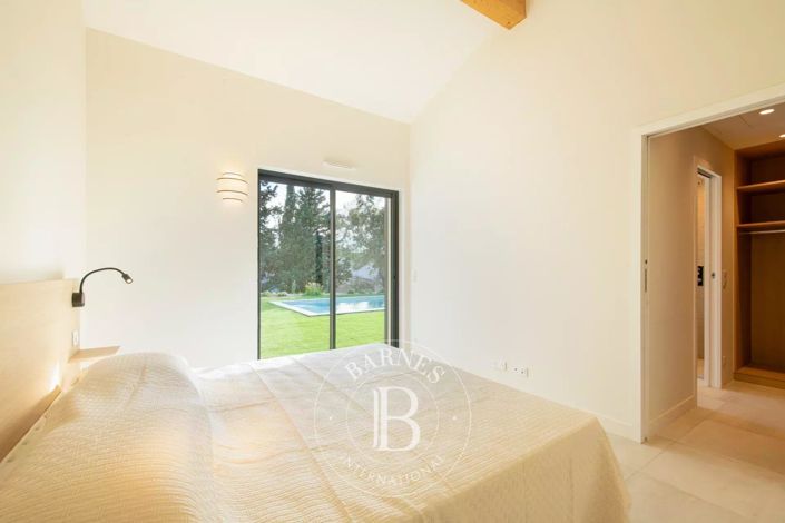 Image No.14-3 Bed House for sale