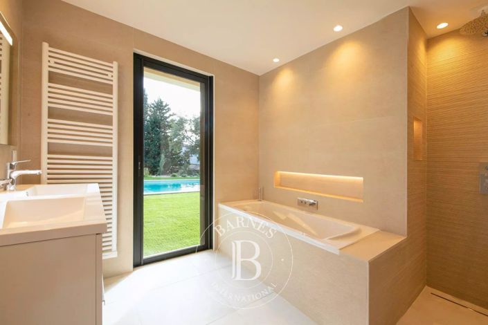 Image No.15-3 Bed House for sale