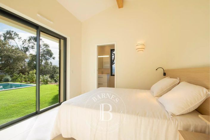 Image No.16-3 Bed House for sale