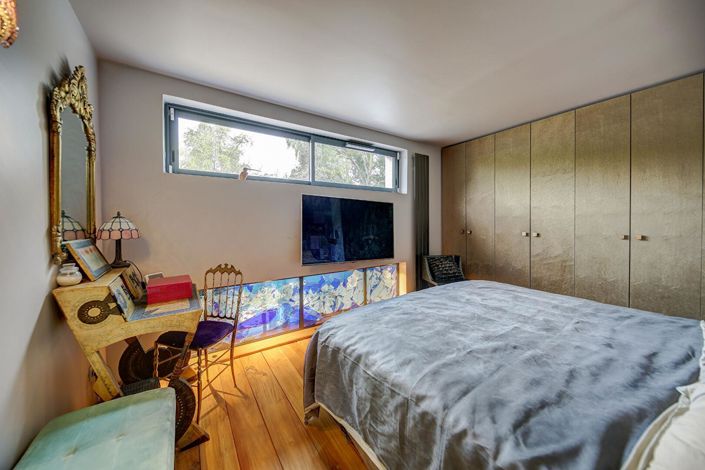 Image No.12-5 Bed Property for sale