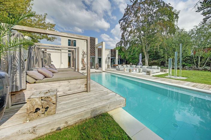 Image No.15-5 Bed Property for sale