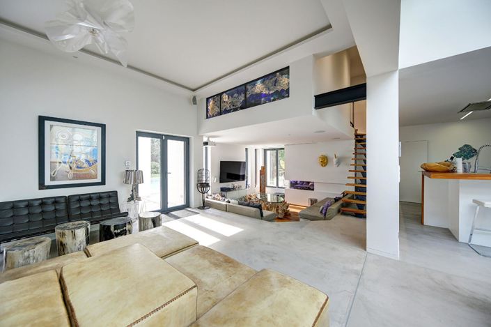 Image No.7-5 Bed Property for sale