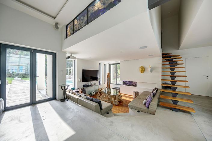 Image No.9-5 Bed Property for sale