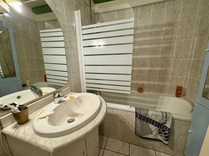 Image No.5-2 Bed House for sale