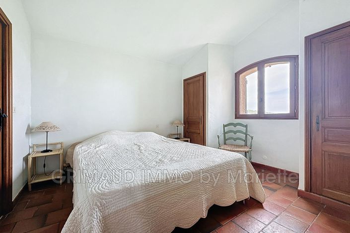 Image No.18-5 Bed House for sale