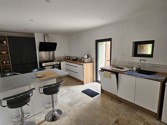 Image No.5-7 Bed House for sale