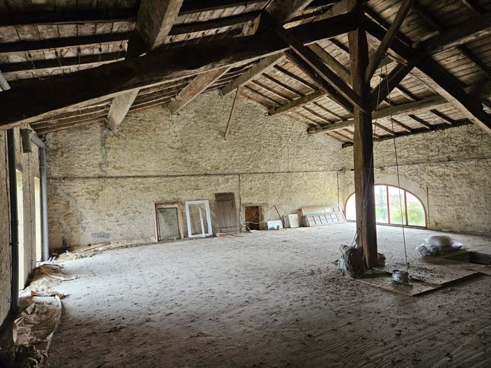 Image No.8-7 Bed House for sale