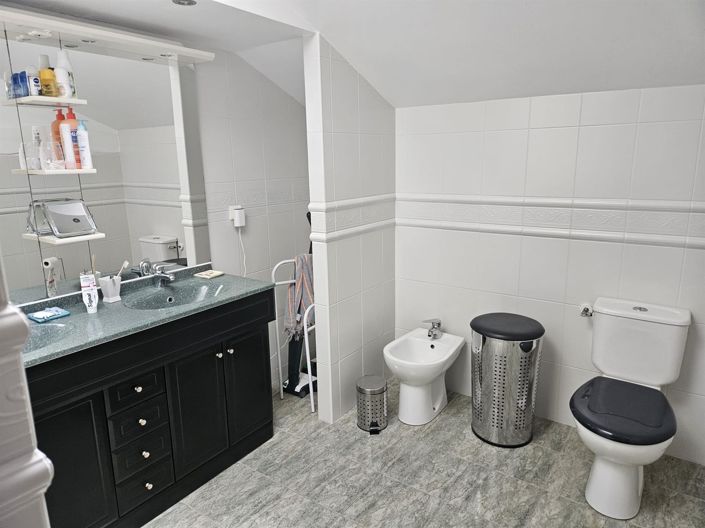 Image No.11-8 Bed House for sale