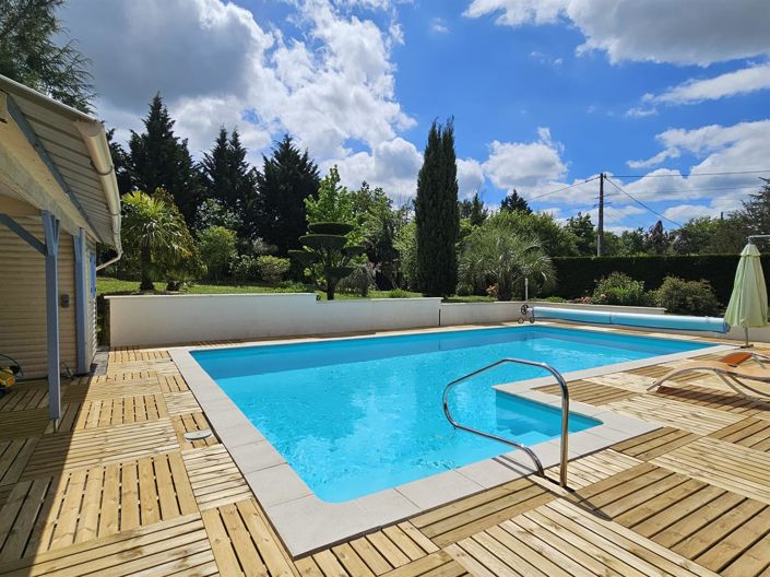 Image No.2-8 Bed House for sale