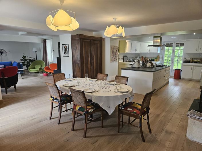 Image No.4-8 Bed House for sale