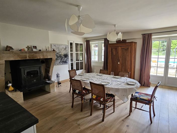 Image No.5-8 Bed House for sale