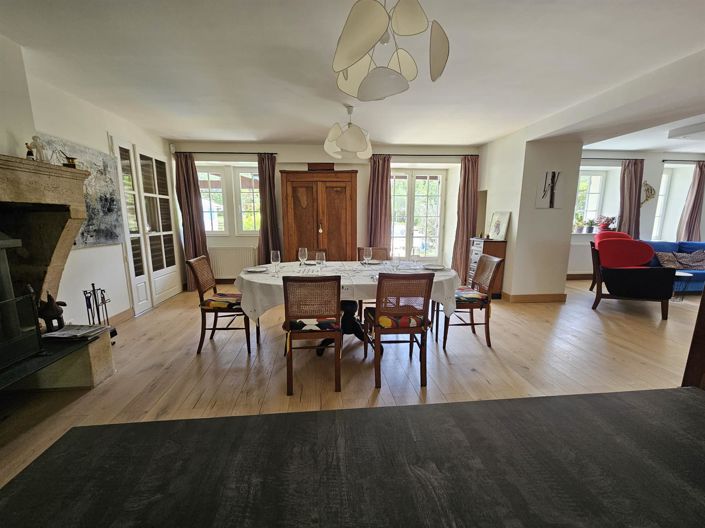 Image No.6-8 Bed House for sale