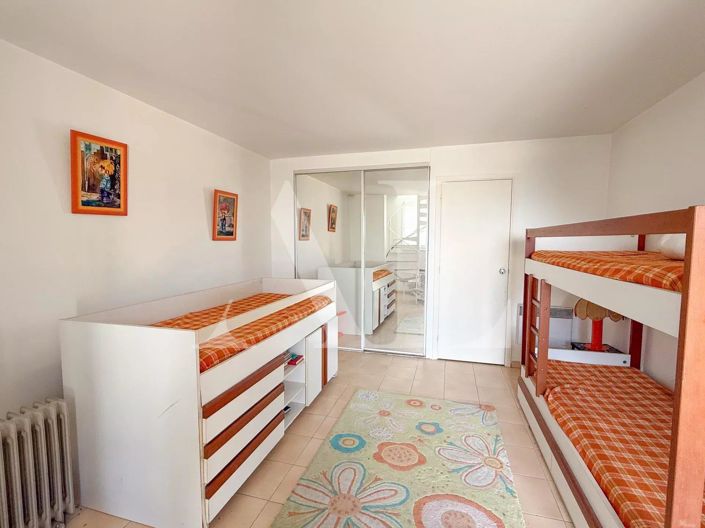 Image No.12-2 Bed House for sale