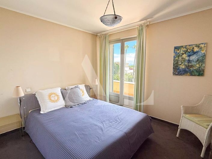 Image No.8-2 Bed House for sale