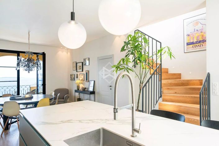 Image No.7-7 Bed House for sale