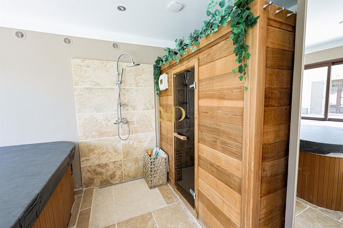 Image No.18-4 Bed House for sale