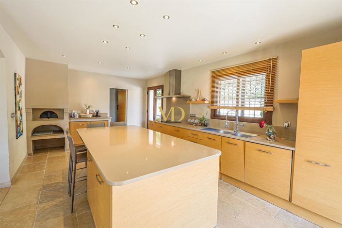 Image No.29-4 Bed House for sale