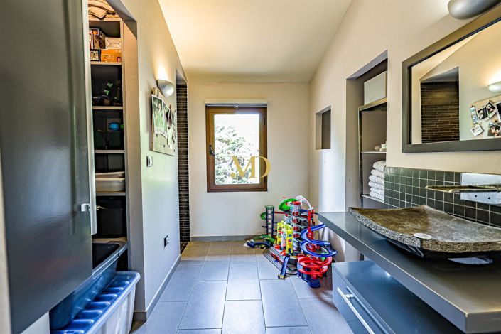 Image No.41-4 Bed House for sale