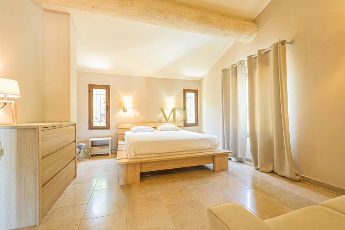 Image No.42-4 Bed House for sale