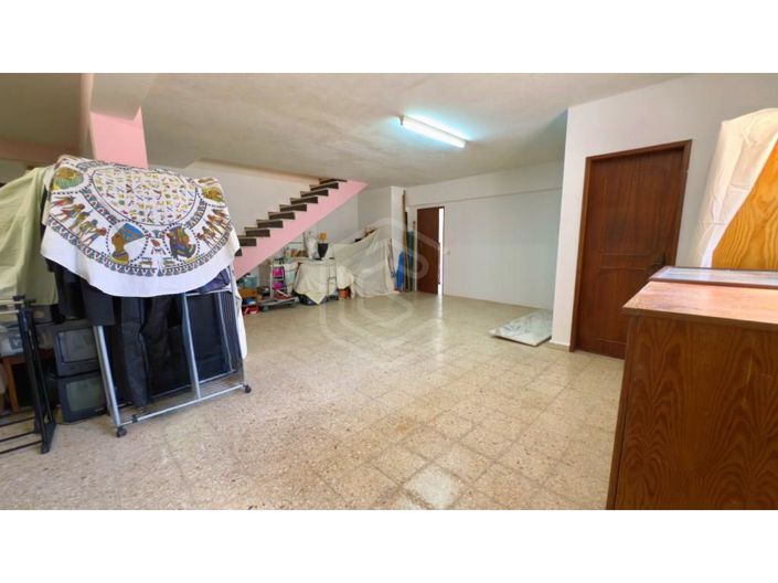 Image No.24-7 Bed House for sale